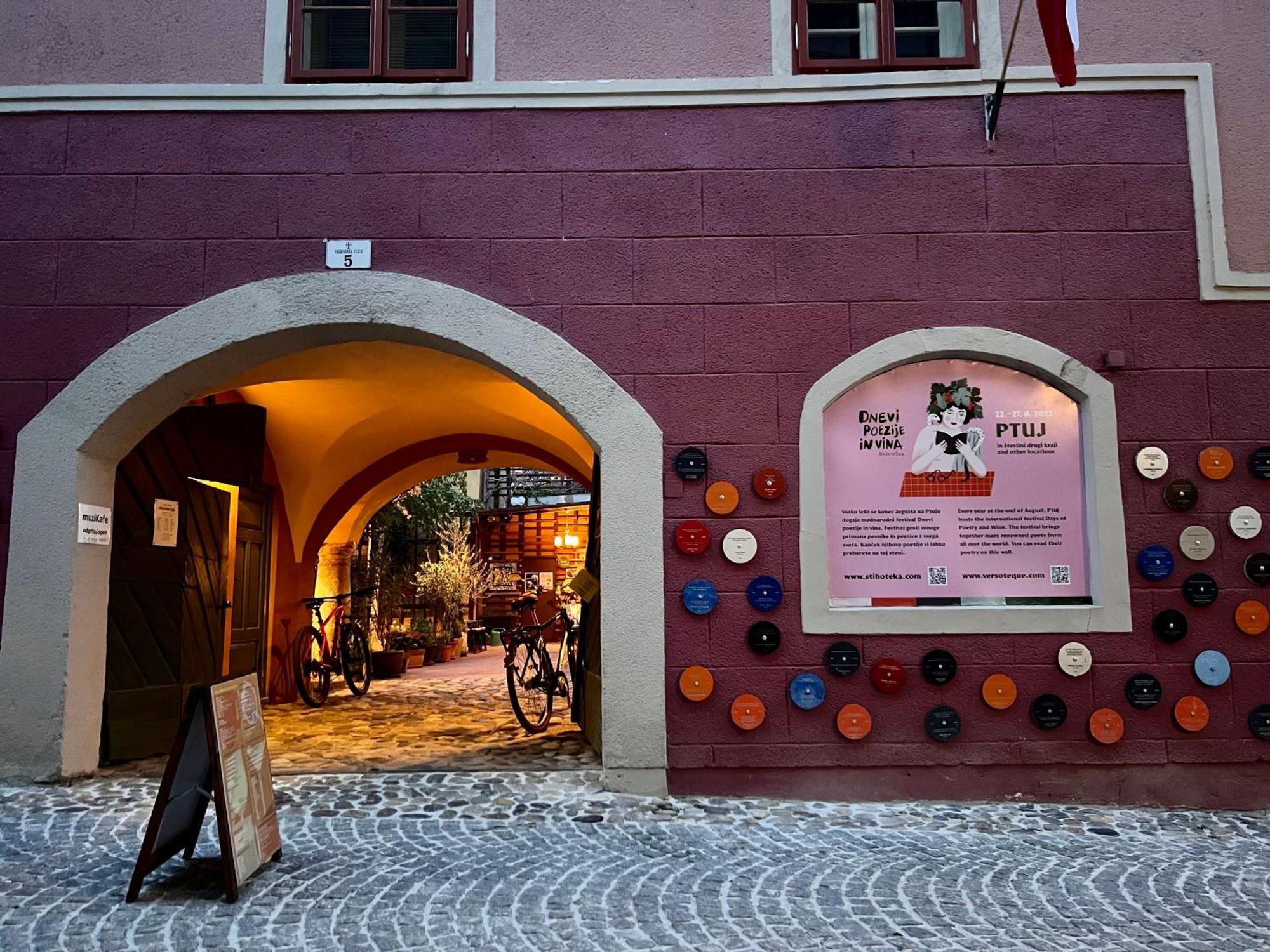 Muzikafe - Home Of Culture Ptuj Eksteriør billede